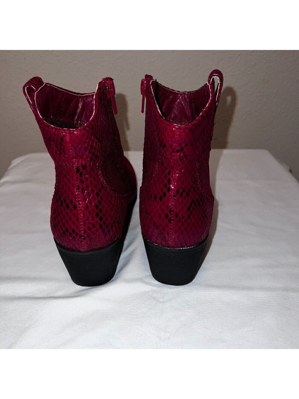 True Craft Red Snakeskin Ankle Boots Size 6 Medium - Picture 5 of 9